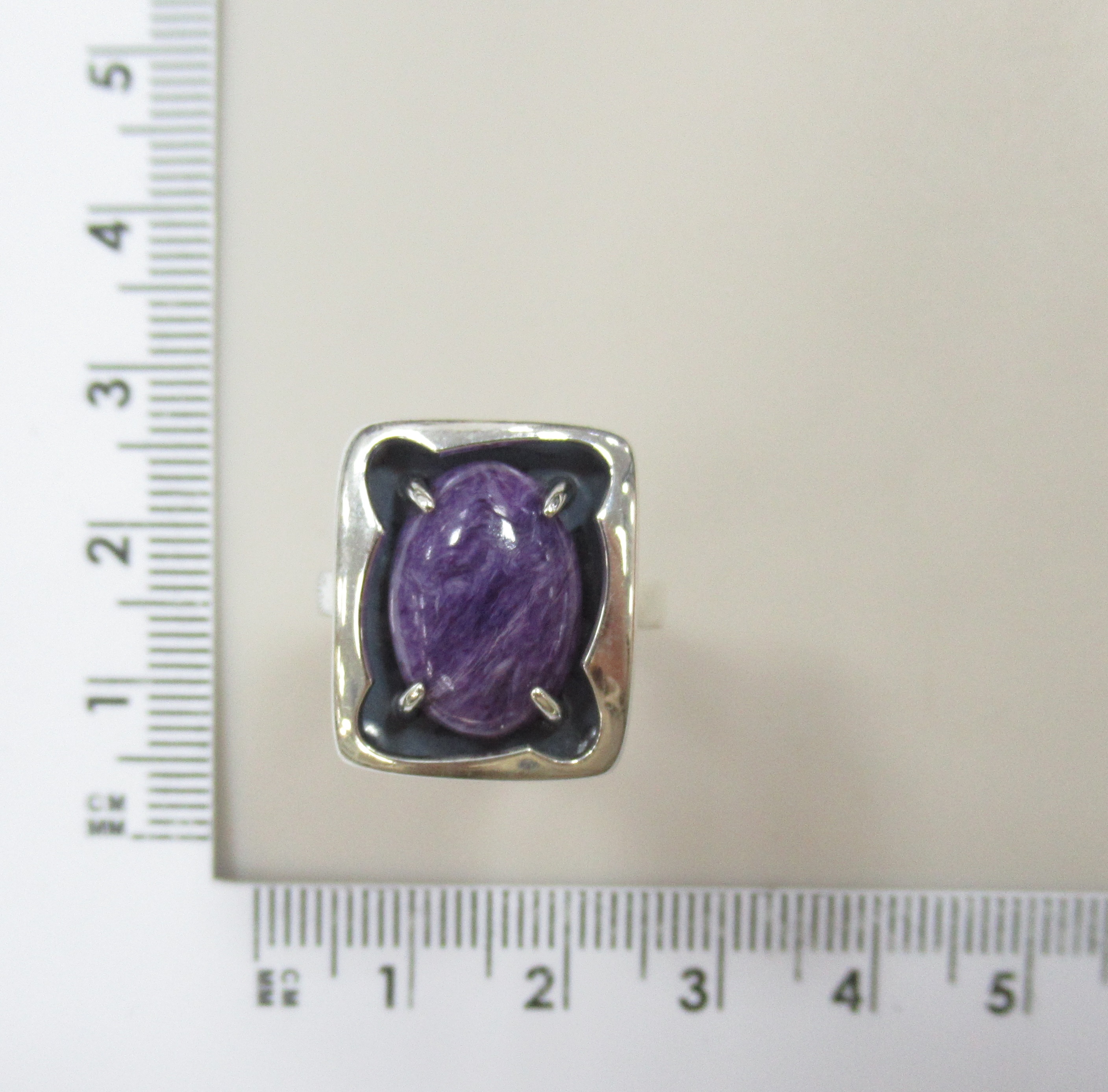 Серебряное кольцо с чароитом